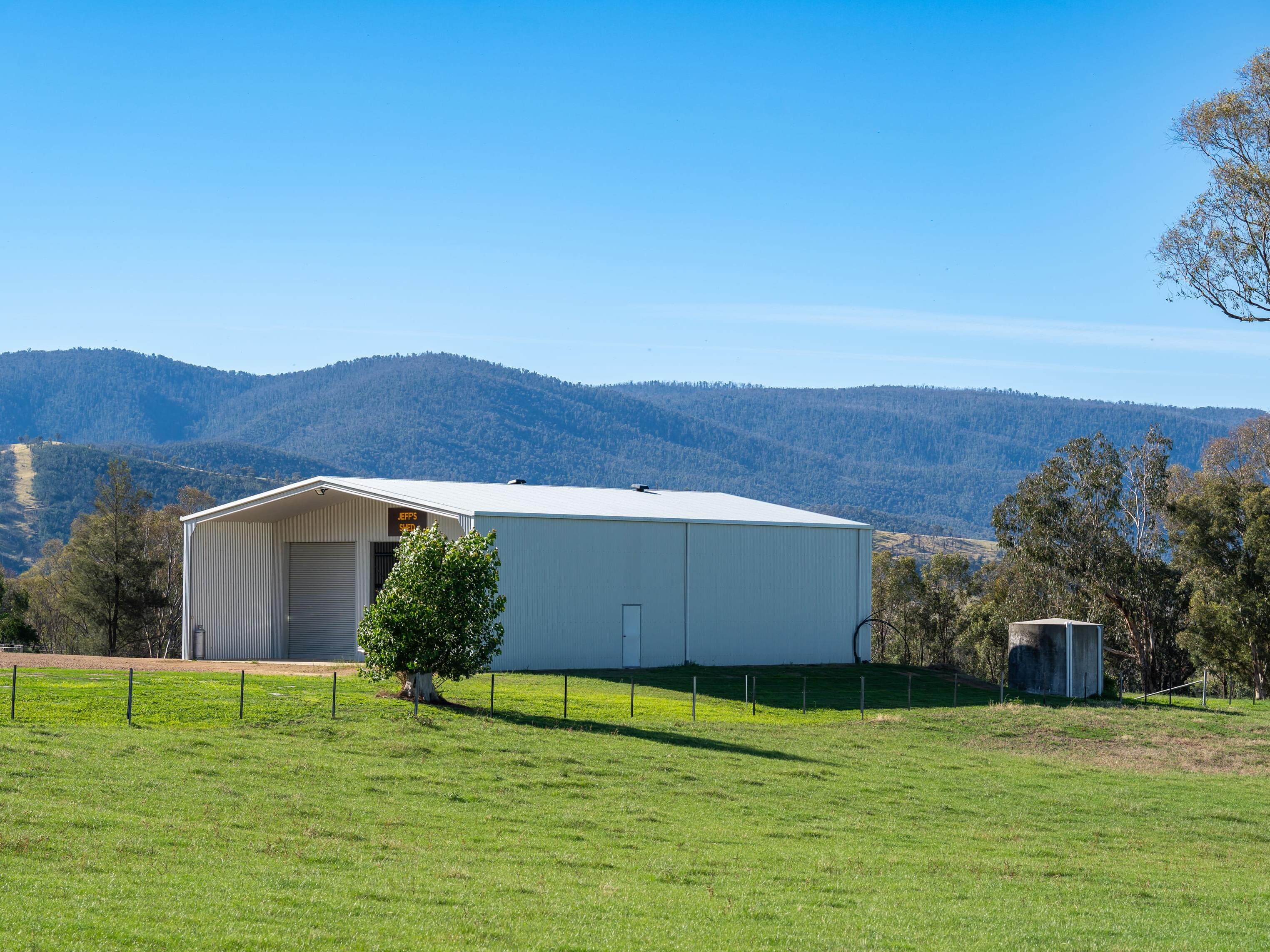 PAVEY ANGUS CUDGEWA-07109